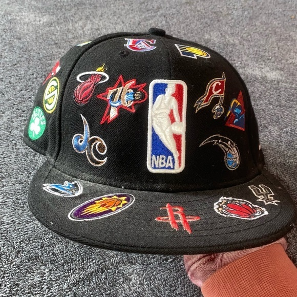 New Era 59Fifty NBA All Over Team Logos Black Hat Size 7 1/8‎